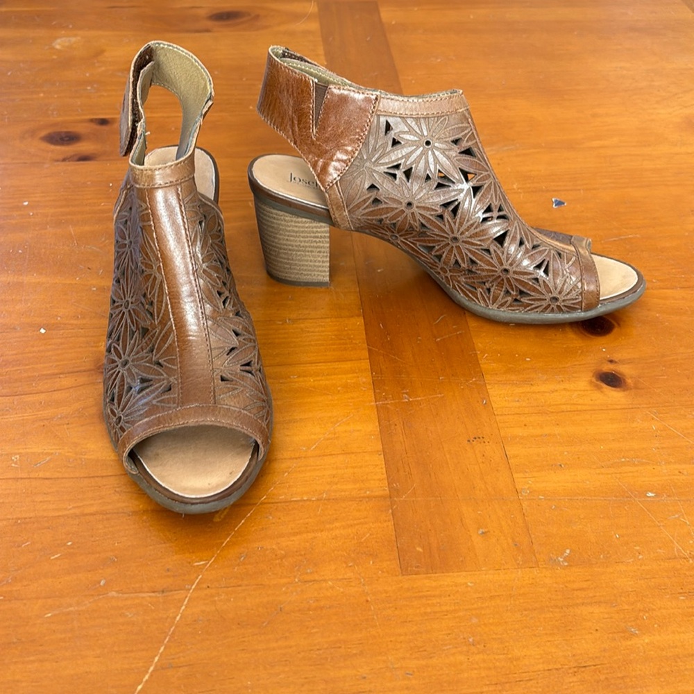 Josef Seibel size 40 healed open toe shoes. Excellent condition. See photos.